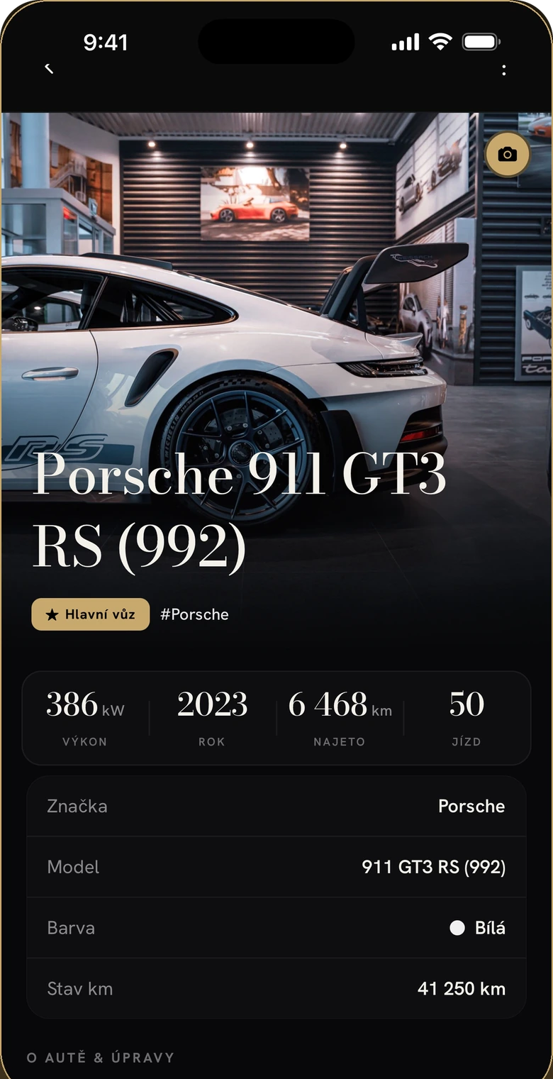 Garáž — detail auta s výkonem, rokem, najetými kilometry a počtem jízd